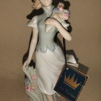 Statuina porcellana Capodimonte ( la Primavera)