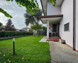 Bifamiliare con giardino e 3 camere