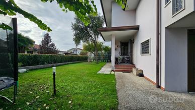 Bifamiliare con giardino e 3 camere