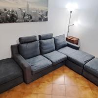 divano 3 posti con penisola e 2 pouf