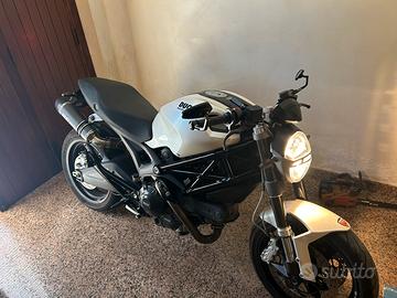Ducati monster 696 a2