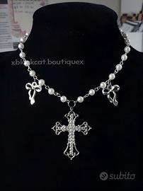 Collana in perle con croce