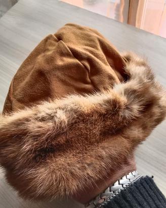 Cappello da donna con pelliccia in stile russo