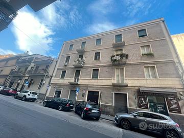 P.zza della Guardia bottega 45MQ 1 luce