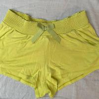 Pantaloni corti da bambina taglia 10-11 y Benetton