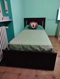 Letto singolo in legno con cassettoni