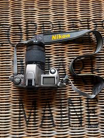 Fotocamera Reflex Nikon F65 con Obiettivo 28-80mm