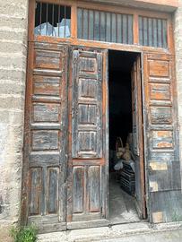 Magazzino con ampio cortile