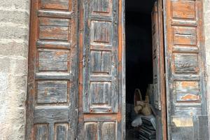 Magazzino con ampio cortile