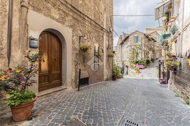 5 LOCALI A CAPRAROLA