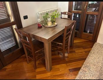 Tavolo allungabile con sedie