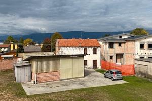 Sacile casa da demolire con terreno edificabile