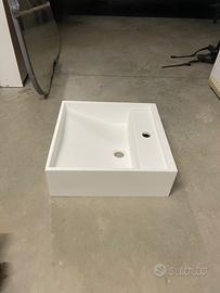 Splendido LAVANDINO di design in CORIAN (nuovo)
