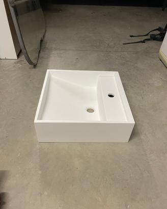 Splendido LAVANDINO di design in CORIAN (nuovo)