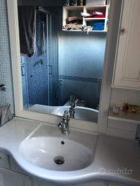 mobile da bagno con lavabo colore bianco