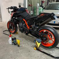 Ktm Duke 890 R tenuta maniacalmente LEGGI