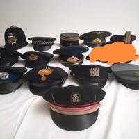 13 cappelli forze dell' ordine italiane e esteri 
