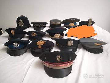 13 cappelli forze dell' ordine italiane e esteri 
