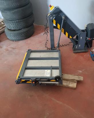 SOLLEVATORE PER CARROZZINE DISABILI CAR OIL EPH200