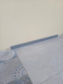 battiscopa ,profilo grigio