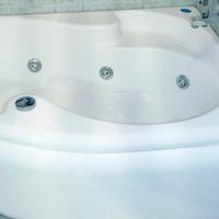 Vasca idromassaggio angolare