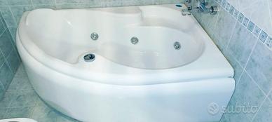 Vasca idromassaggio angolare