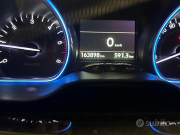 macchina Peugeot 2008