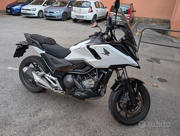 Honda NC750X DCT 2025 - 4400km - accessoriata