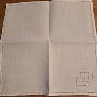 tovaglioli di lino ricamati a mano