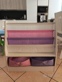 Libreria per bambine Montessori