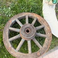 Ruota di un carro vecchio