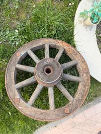 Ruota di un carro vecchio