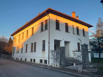 Casa indipendente di 485 m² con più di 5 locali e 