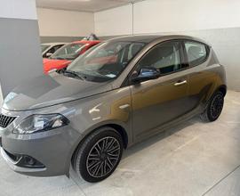 Lancia Ypsilon 1.0 5P S&S Hybrid Ecochic Gold LEGG