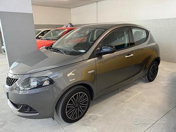 Lancia Ypsilon 1.0 5P S&S Hybrid Ecochic Gold LEGG