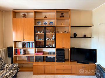 Armadio in legno per sala