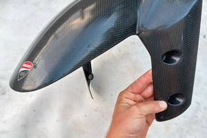 parafango carbonio ducati