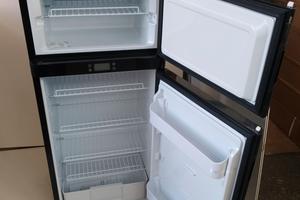 Frigorifero 140 L, 12/24 v A COMPRESSORE