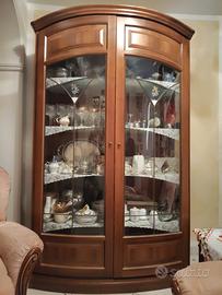 Vetrina in legno con ante in vetro