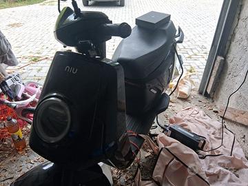 SCOOTER ELETTRICO NIU