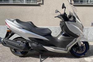 Suzuki Burgman 400 del 2022 con 17000 km