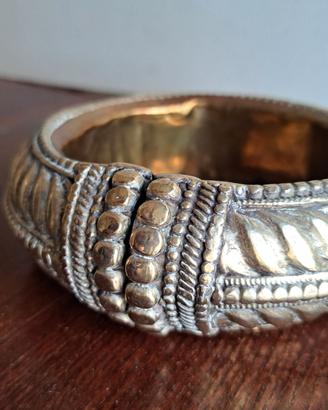 svuotatasche realizzato con bracciale da schiavo