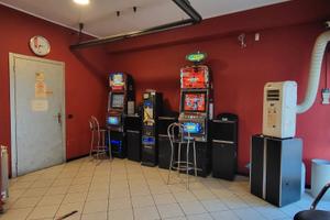 Sala giochi con slot