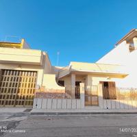 Casa di 250 metri quadri su relativo suolo di 330