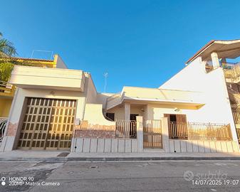 Casa di 250 metri quadri su relativo suolo di 330