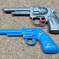 Pistole ad acqua giocattolo anni 60