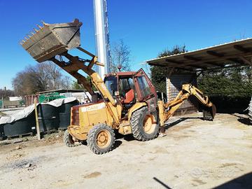 Terna Case. 4x4. 580.G. Cv. /75.