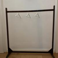 Antico stand in legno massello