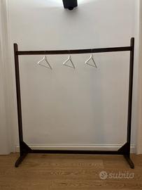 Antico stand in legno massello