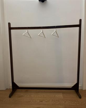Antico stand in legno massello